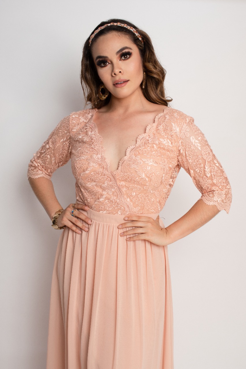 Blush Boutique: Vestido largo rosa palo de encaje con maga 3/4
